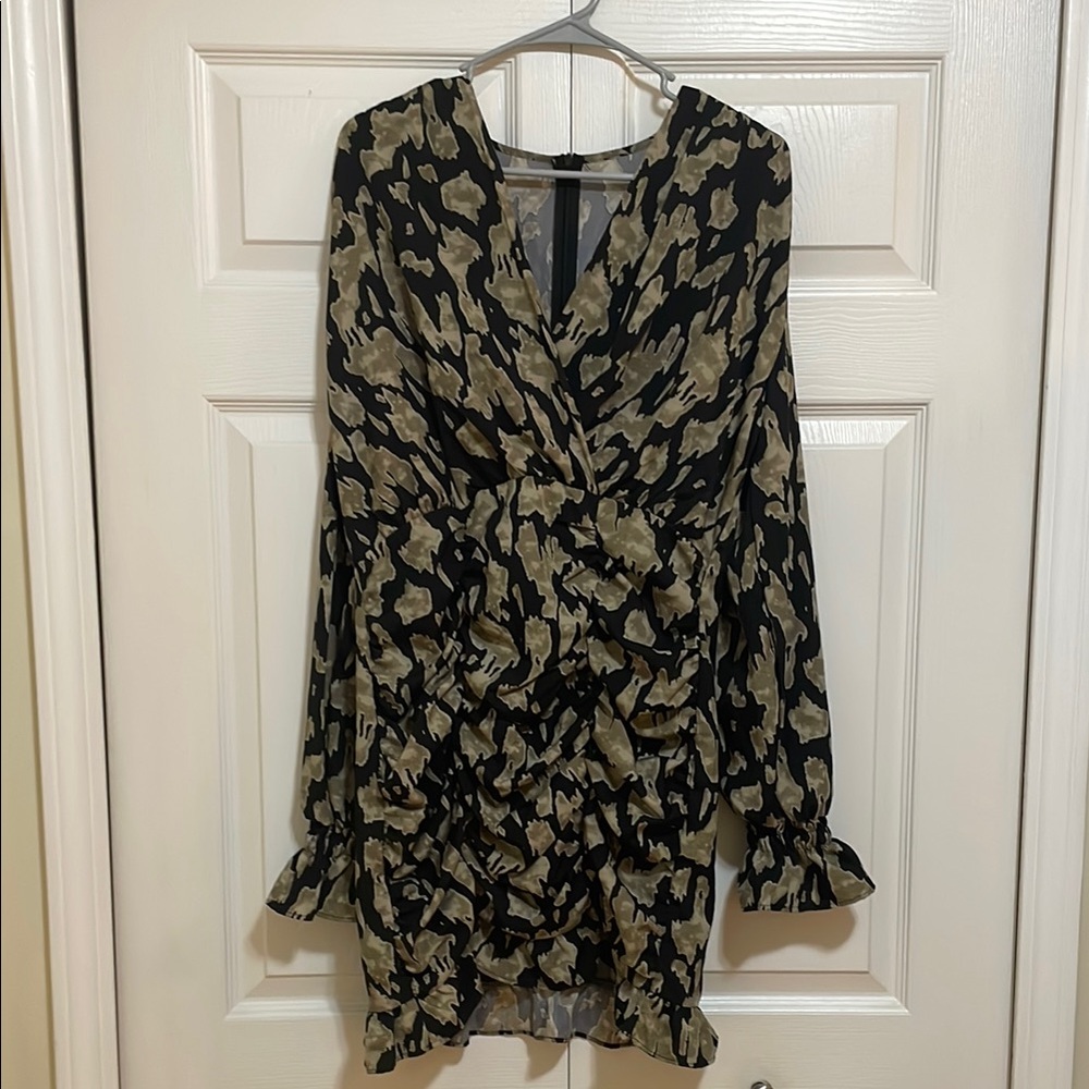 Ruched Chic Black and Tan Patterned Dress NWOT